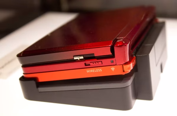 Nintendo 3DS Flare Red Alapgép CIB – Dobozos, Dokkolóval + Ajándék játékok (használt)