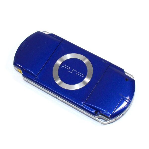 psp_sys_1000_blue_fl-891049 Sony PlayStation Portable (PSP) 1000 Metallic Blue alapgép + Memóriakártya + Ajándék játékok (használt)