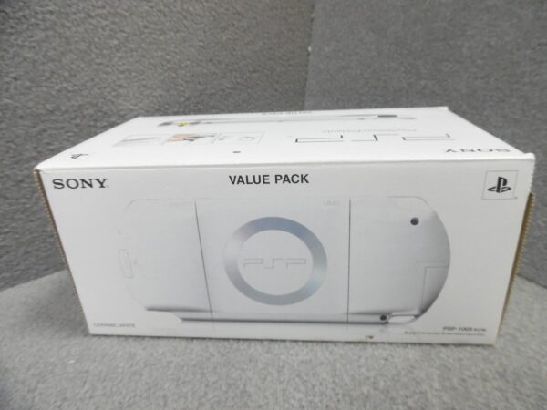 Sony PlayStation Portable (PSP) 1000 Ceramic White Value Pack CIB – Hiánytalan gyűjtői dobozos fehér alapgép (használt) Sony PlayStation Portable (PSP) 1000 Ceramic White Value Pack CIB – Hiánytalan gyűjtői dobozos fehér alapgép (használt)