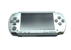 Sony PlayStation Portable (PSP) 1000 Silver – Ezüst FAT alapgép + 4 GB kártya, ajándék játékok (használt)